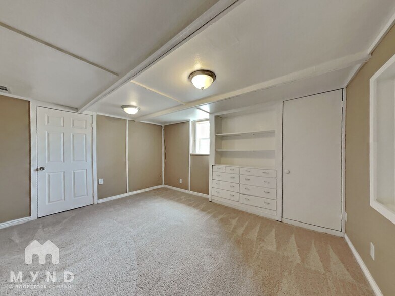 Building Photo - 347 Leona Dr