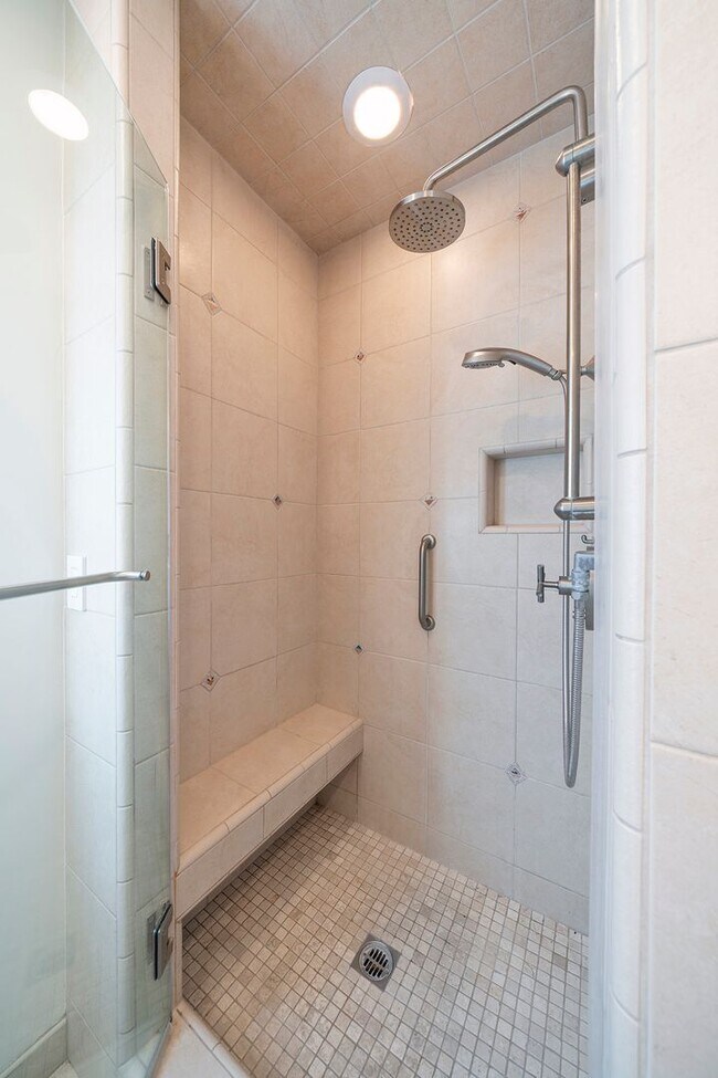 Building Photo - Warm & Inviting Manhattan Beach Rental Home!