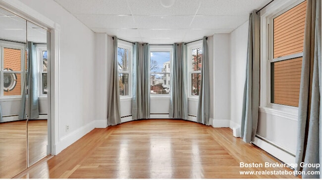 Building Photo - 823 Dorchester Ave