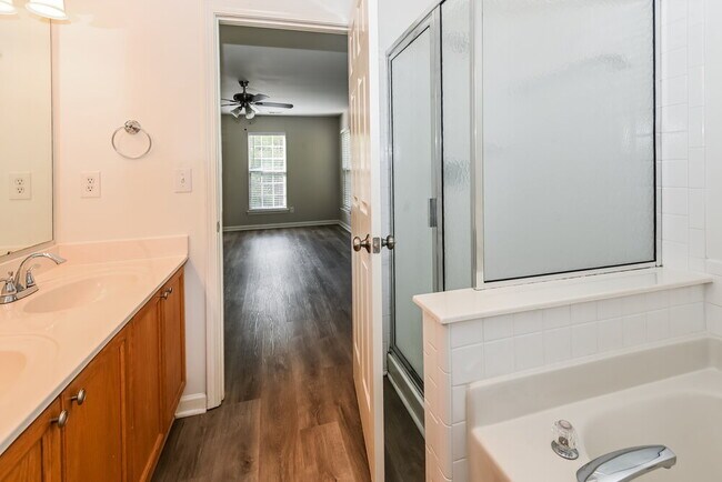 Building Photo - 9740 Faires Farm Rd