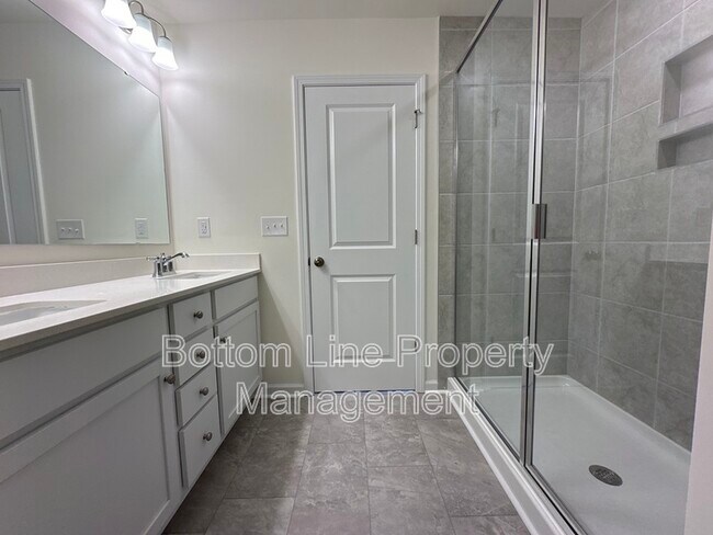 Building Photo - 5278 Maynard Hl Dr