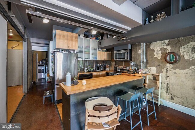 Building Photo - 144-50 W Laurel St