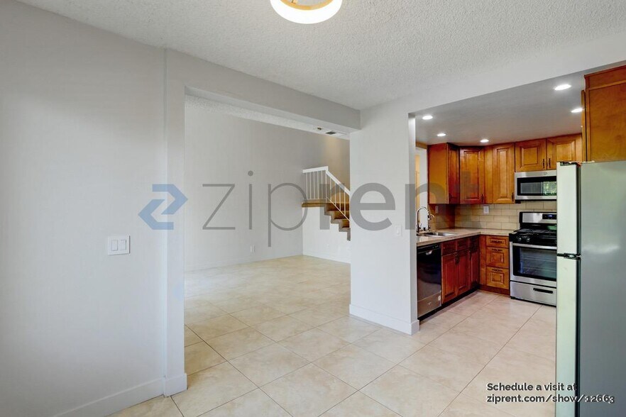 Building Photo - 1109 Golden Springs Dr