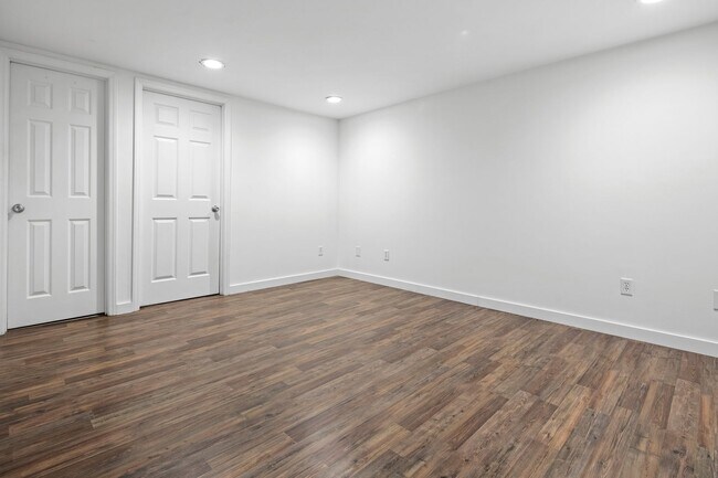 Building Photo - Spacious Cape Cod-Style Home in South Asheville