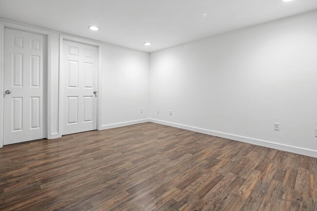 Building Photo - Spacious Home in South Asheville