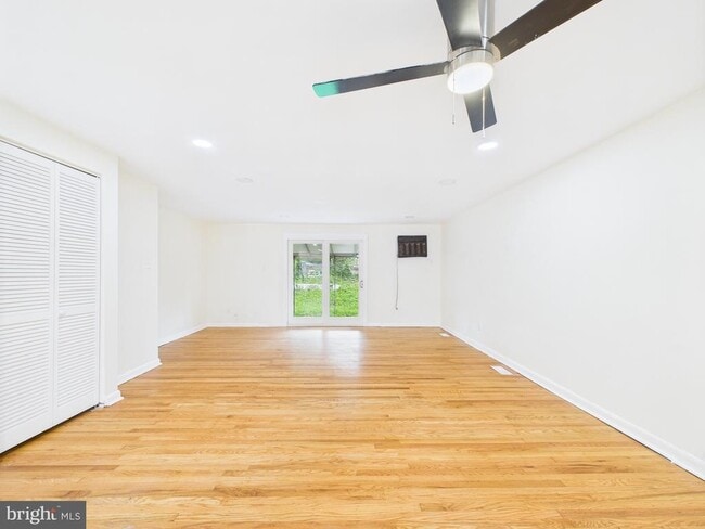 Building Photo - 2033 Valleyview Dr