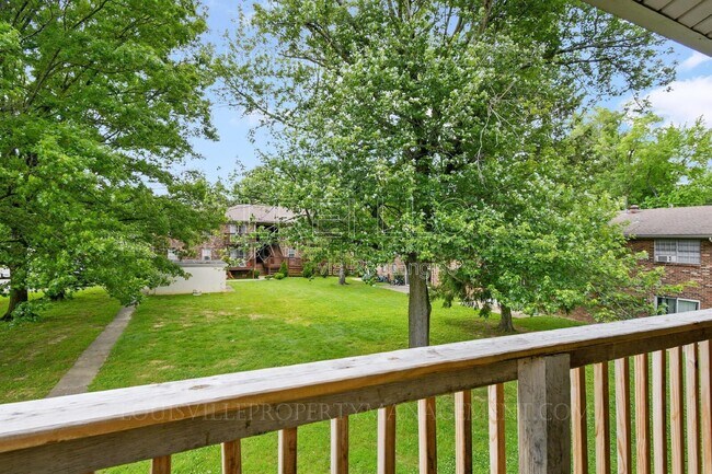 Building Photo - 1202 E Walford Dr