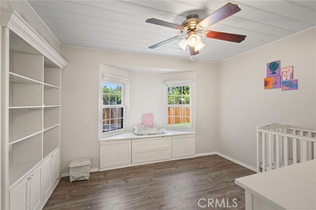 Building Photo - 18433 Tarzana Dr