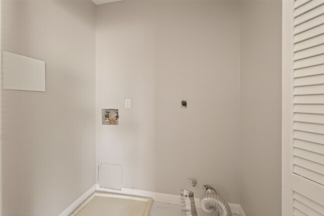 Building Photo - 7622 Poitiers Dr