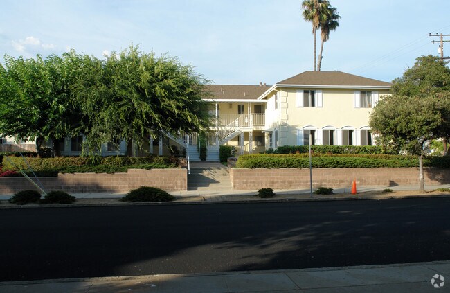 Building Photo - 1900 Chapala St