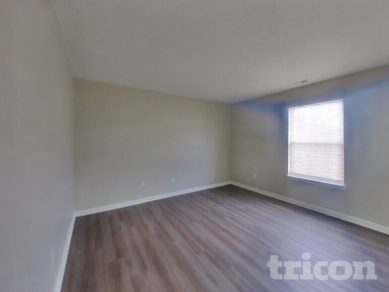 Building Photo - 703 Sweet Creek Dr