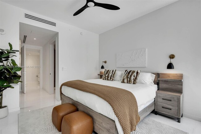Building Photo - 300 Biscayne Blvd Way