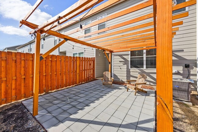 Building Photo - 5438 Thrasher Ln