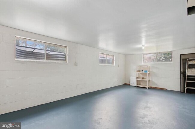 Building Photo - 7202 Heights Ct