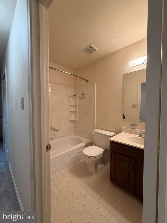Building Photo - 5976 Norham Dr