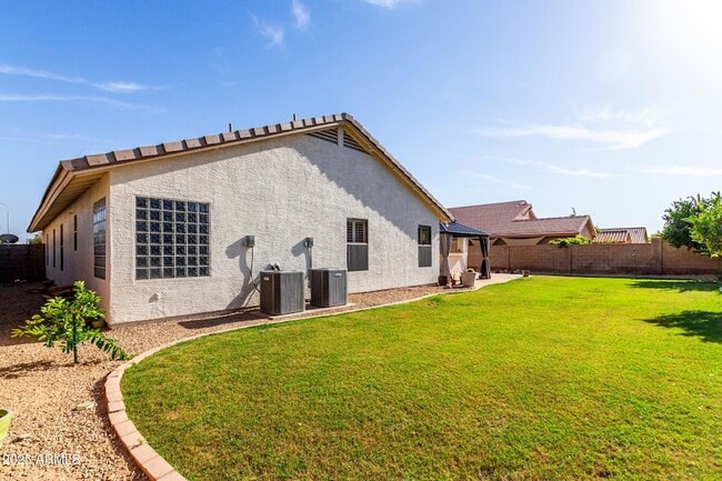 Building Photo - 2230 E Whitten St