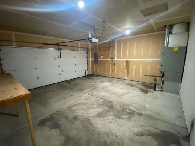Building Photo - 3 Bedroom 2 Bathroom Home for Rent!