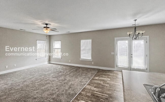 Building Photo - 4 Bed, 2.5 Bath Home with Garage / Pet-Friendly / Available Now!