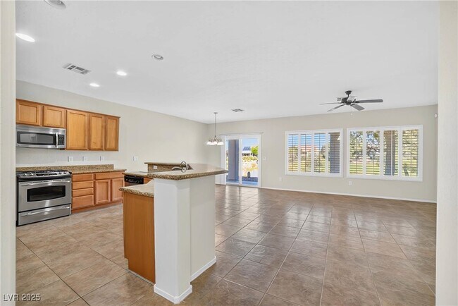 Building Photo - 7349 Shelduck St