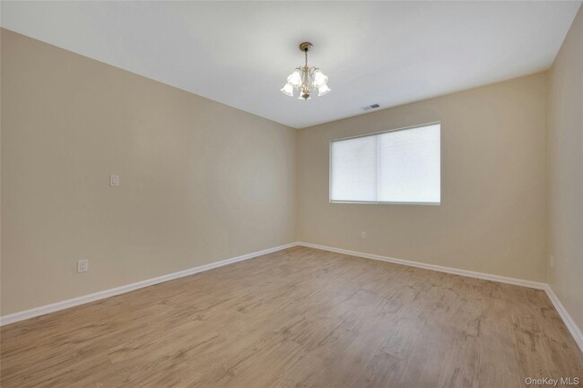 Building Photo - 19 Edison Pl