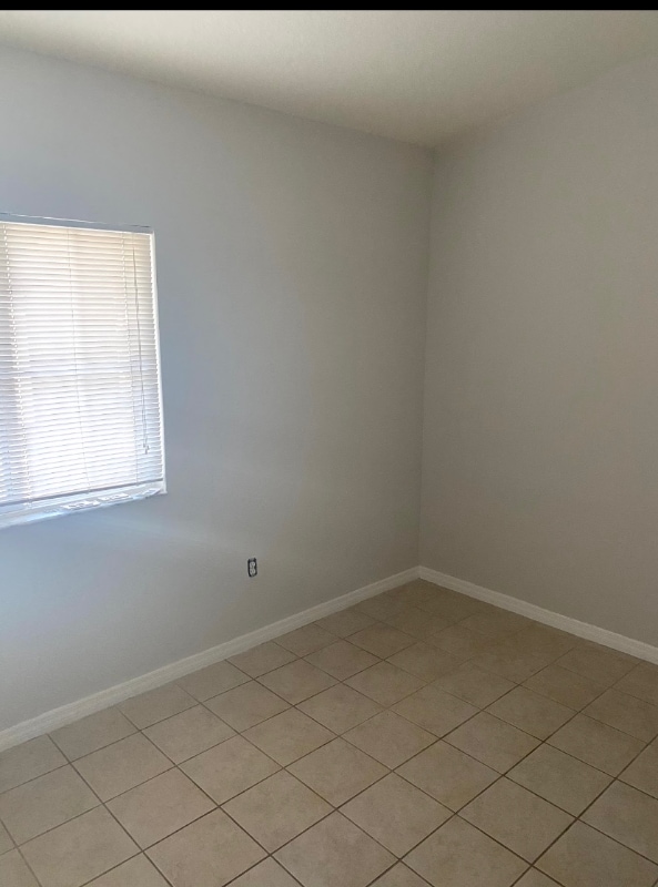 Building Photo - 1300 SE 31st Ct