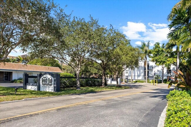 Building Photo - 609 E Sheridan St