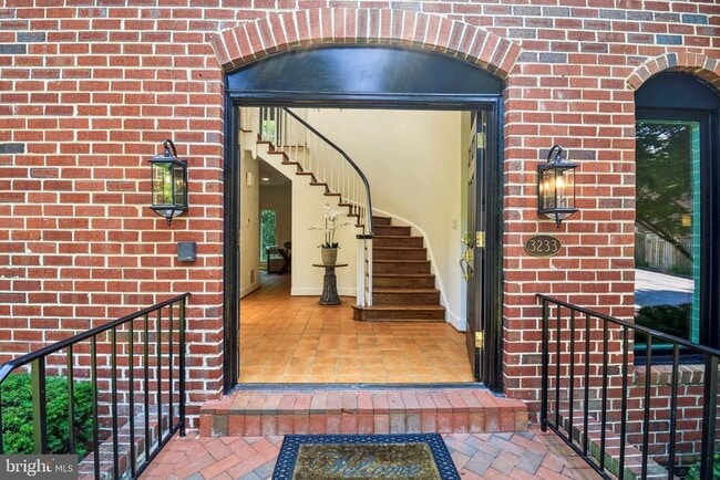Building Photo - 3233 Ellicott St NW