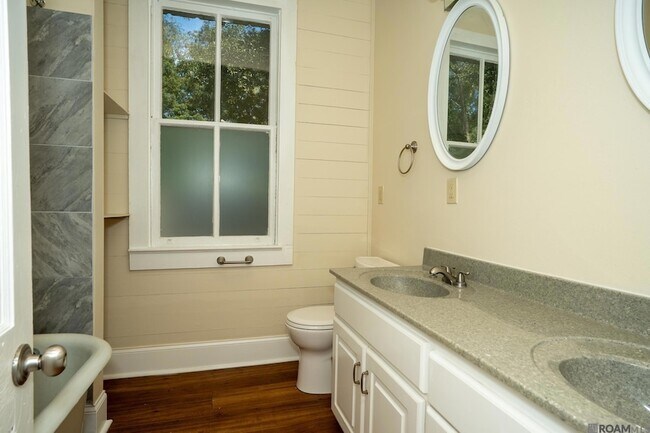 Building Photo - 30180 Smith Dr