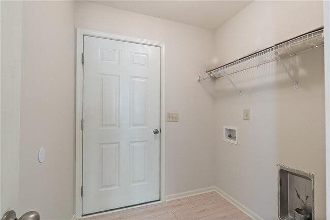 Building Photo - 52 Chimney Springs Dr SW
