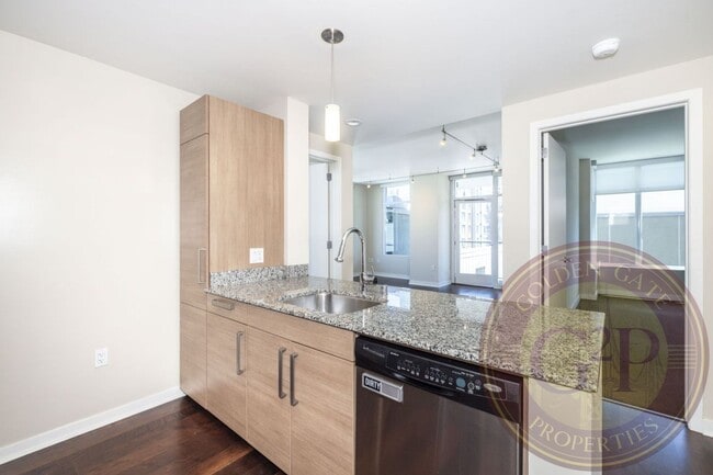 Building Photo - Hayes Valley - 2 BR, 2 BA Condo 947 Sq. Ft...