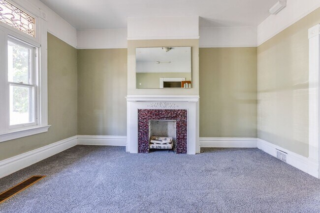 Building Photo - AVAILABLE AUGUST 2026 - Spacious Renovated 4 Bedroom, 1.5 Bath Home w/ AC!