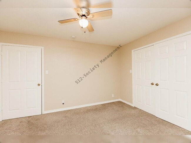 Building Photo - 212 Sandstone Dr