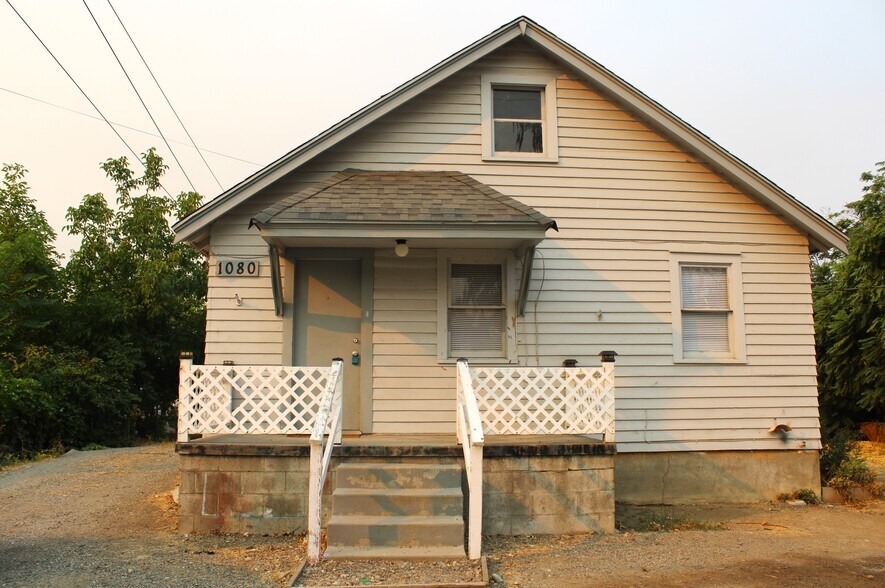 Primary Photo - 1080 N Alvin Ct