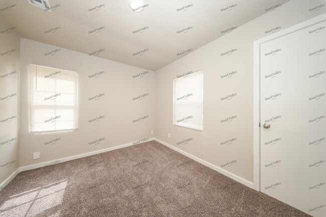 Building Photo - 4033 SW 26th St