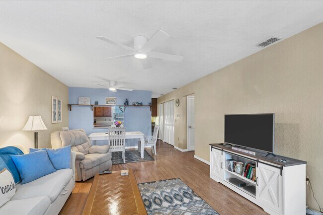 Building Photo - 1531 Placida Rd