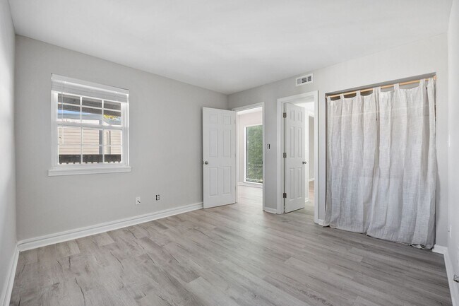 Building Photo - Fully Renovated 2BR/2BA Condo for Rent – P...