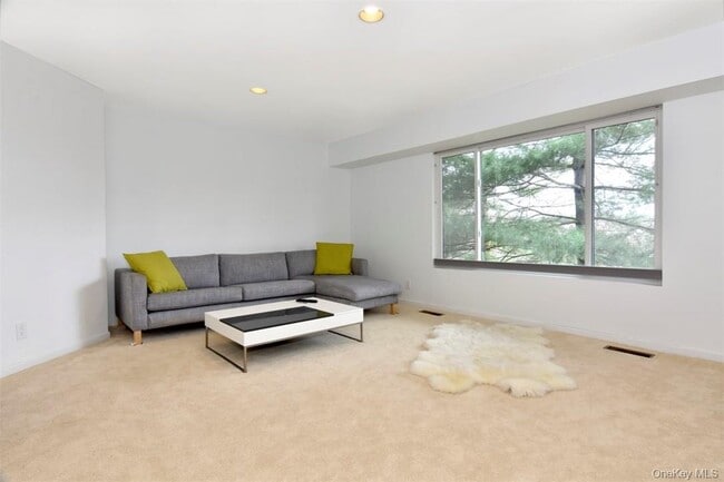 Building Photo - 63 Sunnyside Pl