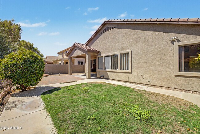 Building Photo - 7233 W Paradise Ln