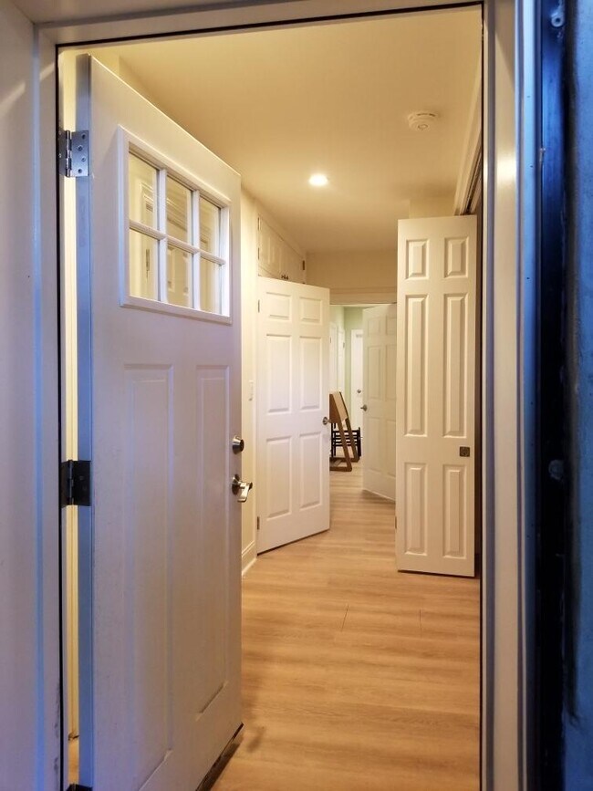 Front door entrance - 1632 5th St NW