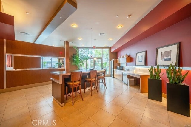 Building Photo - 411 W Seaside Way