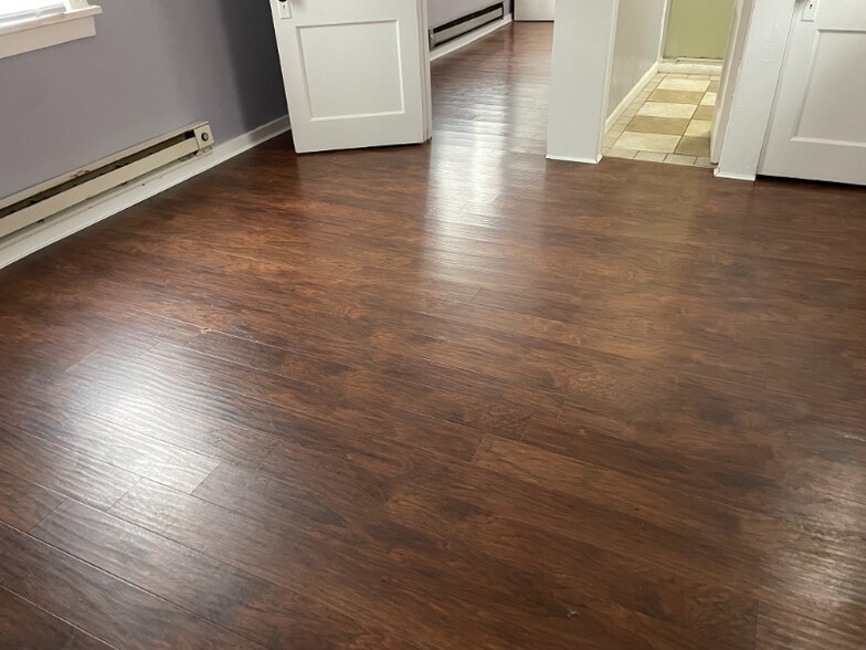 Building Photo - 115 Sycamore St