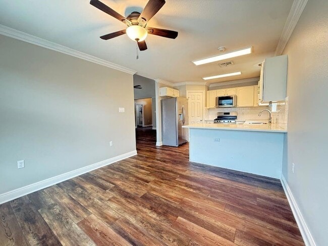 Building Photo - 107 Highland Ave