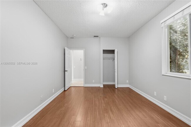 Building Photo - 849 Crestview Cir