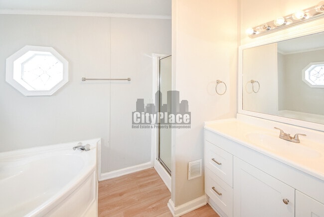 Building Photo - 2841 W Ray St