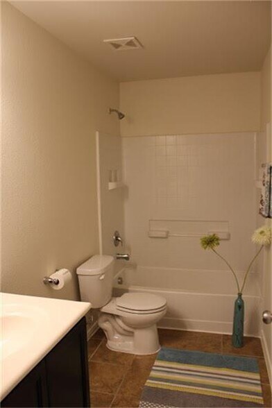 Building Photo - 1019 Messina Ln