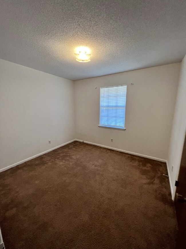 Building Photo - Home For Rent