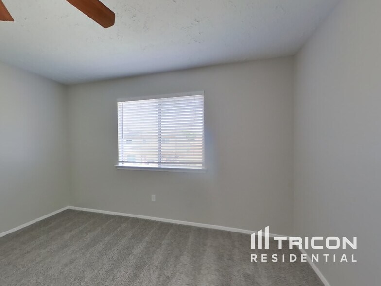 Building Photo - 3738 Xenophon Dr