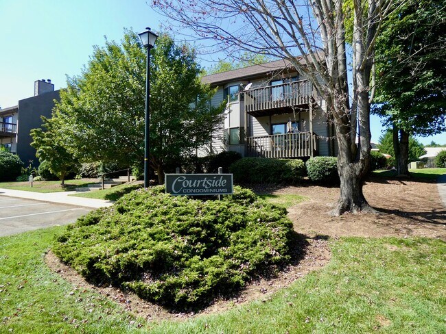 Building Photo - 201 Racquet Club Rd