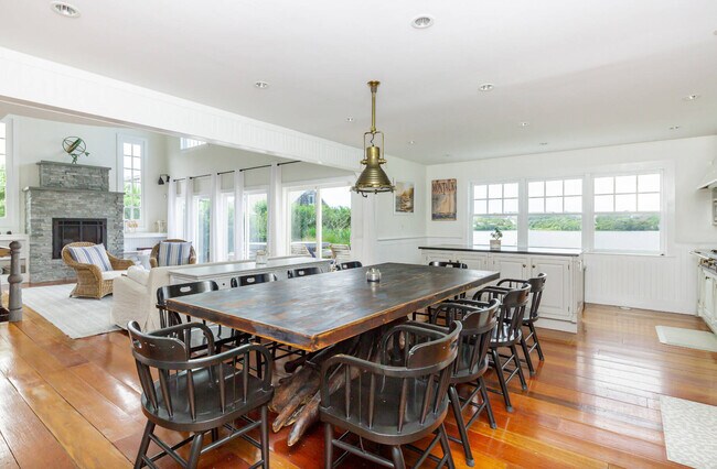 Building Photo - 131 S Edgemere St