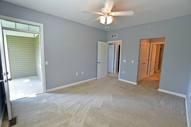 Building Photo - Shelby Township - 3 Bedroom, 2 Bath, End-Unit condo style w/Att Garage